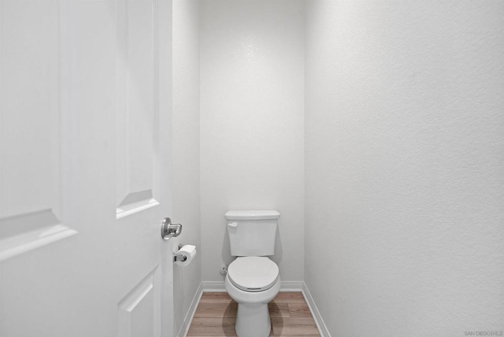 https://media.crmls.org/mediaz/1cca9880-f452-49de-ae67-2eefdc5f6c37.jpg?preset=X-Large