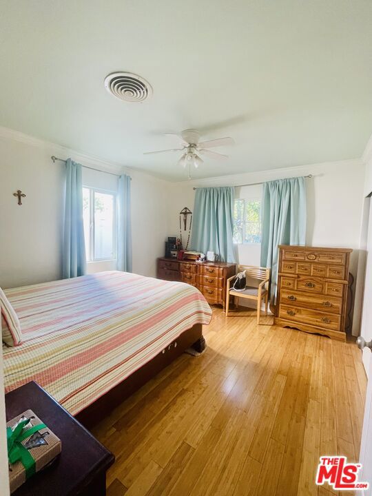 10704 Oro Vista Avenue, Sunland CA: https://media.crmls.org/mediaz/1ccad3ed-56e6-4314-9d57-29891fbf31cf.jpg