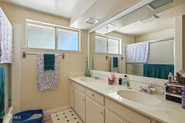2049 Stanford Drive, Simi Valley CA: https://media.crmls.org/mediaz/1ccafe15-3e51-49e2-a9a6-d52f3144b43f.jpg