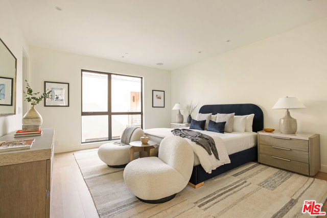 919 1/4 Hilldale Avenue, West Hollywood CA: https://media.crmls.org/mediaz/1ccb5aa6-2ca6-4464-9994-68cade6a3848.jpg