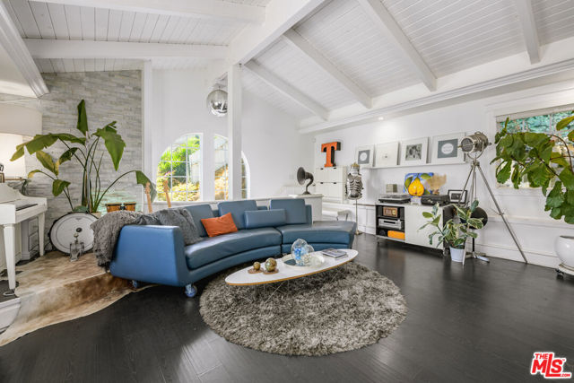 2225 N Cahuenga Boulevard, Los Angeles CA: https://media.crmls.org/mediaz/1ccbf973-0758-4567-9d8c-b33c90373d78.jpg