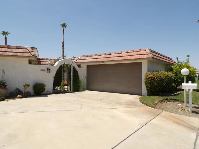 34451 Calle Las Palmas, Cathedral City CA: https://media.crmls.org/mediaz/1ccd15a4-aa98-4b60-bad2-b90f97aa54e7.jpg