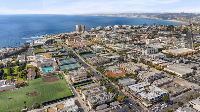 7520 Draper Ave, La Jolla CA: https://media.crmls.org/mediaz/1ccd7ed0-6a49-44f3-a6ce-8a2ef54c35e7.jpg