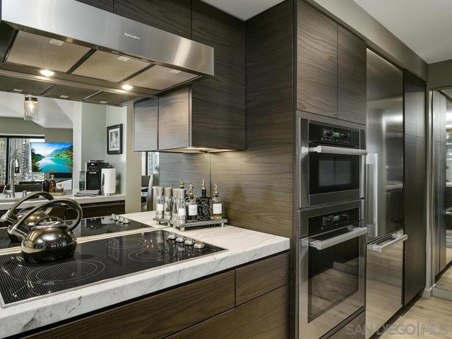 100 Harbor Drive, San Diego CA: https://media.crmls.org/mediaz/1ccd8b62-d385-4bd4-84c0-e186626be128.jpg