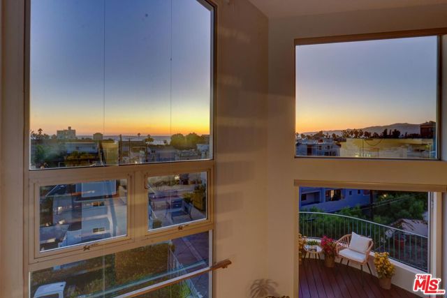 255 Main Street, Venice CA: https://media.crmls.org/mediaz/1ccda584-9037-4838-814d-c922f9b9f7ff.jpg