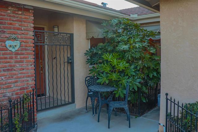 4410 Charger Boulevard, San Diego CA: https://media.crmls.org/mediaz/1ccf5212-a73c-4e41-b43b-8498afadb97a.jpg