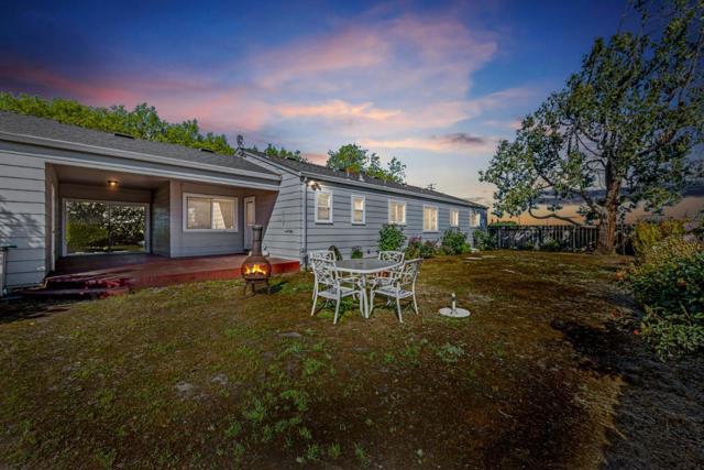 4211 Bolsa Road, Hollister CA: https://media.crmls.org/mediaz/1ccf5f0e-fcbb-410a-887e-e523bcc5c4d3.jpg