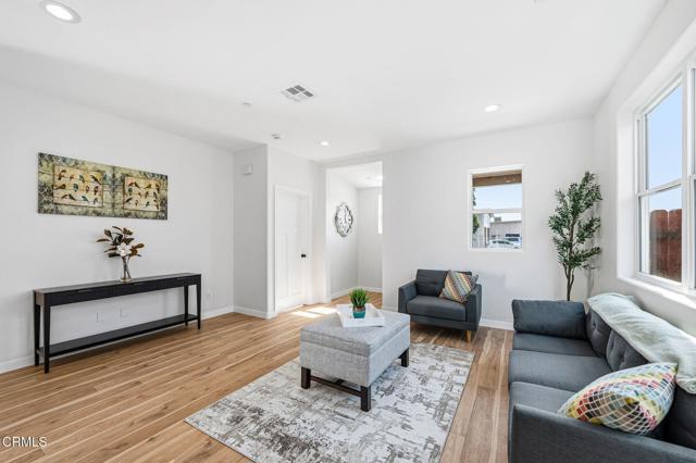 Detail Gallery Image 8 of 35 For 1131 W 2nd St, Oxnard,  CA 93030 - 3 Beds | 2 Baths