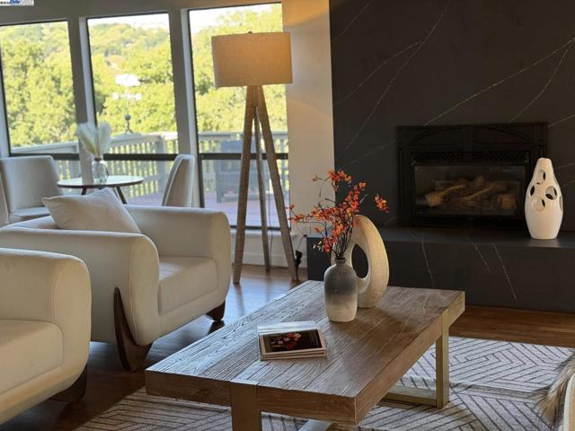 4732 Mira Vista Drive, Castro Valley CA: https://media.crmls.org/mediaz/1ccf95f9-fe84-4e8a-9eac-bc9f02b8af31.jpg