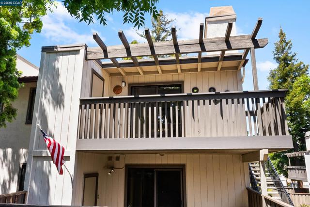 1383 Hull Ln, Martinez CA: https://media.crmls.org/mediaz/1ccfe684-30ff-416f-9554-136ee12cc656.jpg
