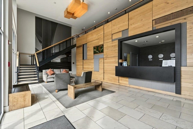 311 Oak St, Oakland CA: https://media.crmls.org/mediaz/1ccff893-bcff-4731-a631-fbae25e6f254.jpg