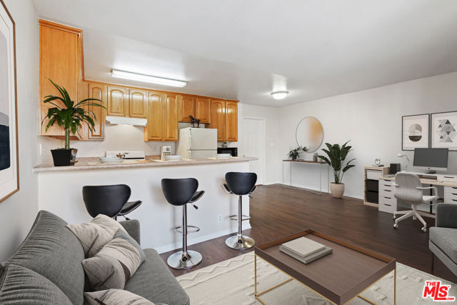 721 W 30th Street, Los Angeles CA: https://media.crmls.org/mediaz/1cd031c9-e16e-4d31-849c-b658d0c68fb8.jpg