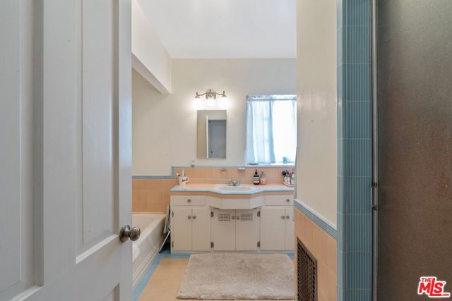 4224 Alcove Avenue photo 17