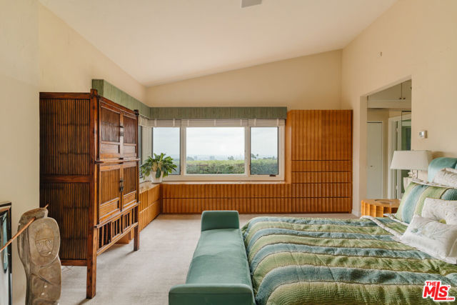 2208 Westridge Road, Los Angeles CA: https://media.crmls.org/mediaz/1cd0f5b9-b73e-49e9-84ae-f7173fb169da.jpg