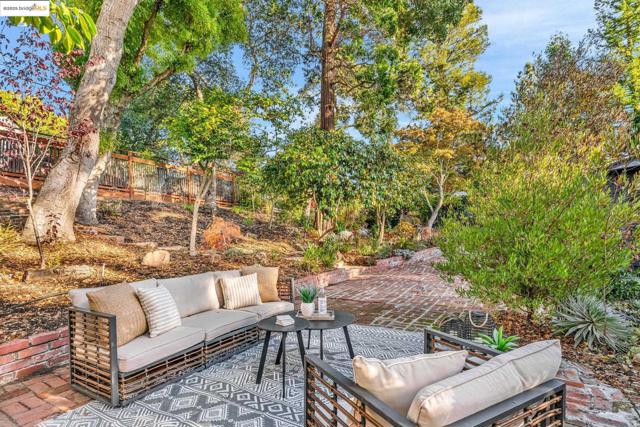 6141 Merriewood Dr, Oakland CA: https://media.crmls.org/mediaz/1cd11391-2a07-4a4d-a03e-1a4098bc3613.jpg