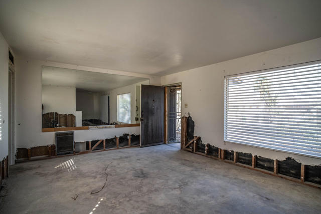 77643 Temecula, La Quinta CA: https://media.crmls.org/mediaz/1cd16102-9568-4055-9a26-f7c2b6925f51.jpg