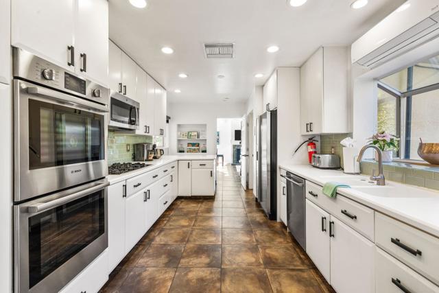 1223 E San Lorenzo Road, Palm Springs CA: https://media.crmls.org/mediaz/1cd1887e-6be1-4b0f-911d-189550549bda.jpg