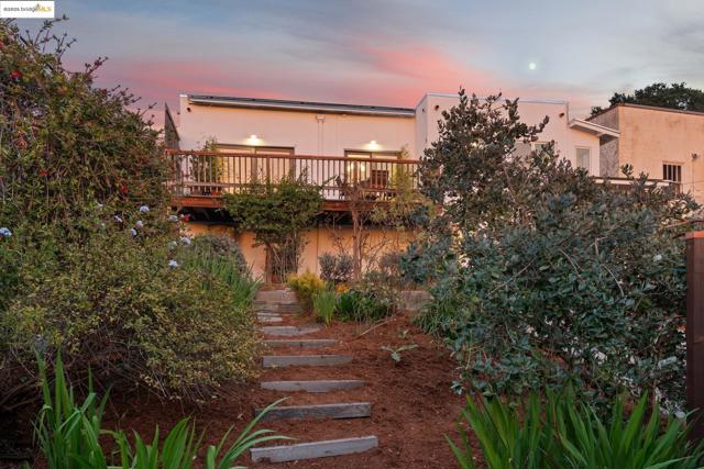608 Colusa Ave, Berkeley CA: https://media.crmls.org/mediaz/1cd18ce9-a388-4966-8805-aa1e713c39e3.jpg