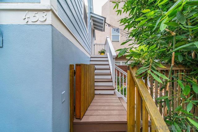 453 Westbourne St, La Jolla CA: https://media.crmls.org/mediaz/1cd1a43b-3dbd-4936-872b-5405fac8e987.jpg