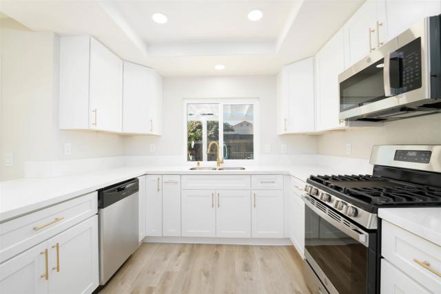 Detail Gallery Image 4 of 15 For 25545 Blackwood Rd, Murrieta,  CA 92563 - 4 Beds | 2 Baths