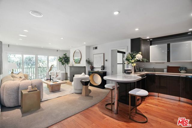 1230 Horn Avenue, West Hollywood CA: https://media.crmls.org/mediaz/1cd1d31b-93bd-44b8-8a28-3be33d25eab0.jpg