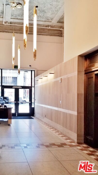 215 W 7th Street, Los Angeles CA: https://media.crmls.org/mediaz/1cd1fe9f-16c7-4dc4-b39a-e2bc58ba92a7.jpg