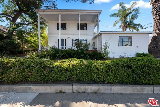 333 E Anapamu Street, Santa Barbara CA: https://media.crmls.org/mediaz/1cd227e8-9160-4c86-b18e-a781a6a15e13.jpg