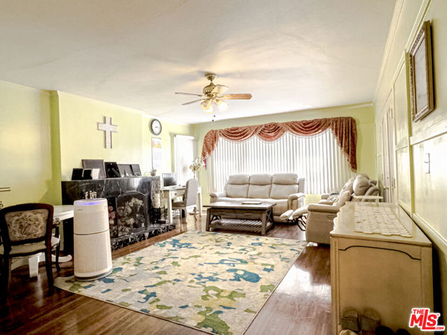 1322 S Bronson Avenue, Los Angeles CA: https://media.crmls.org/mediaz/1cd25a10-3a1c-4ce0-be78-fb03aa06f070.jpg