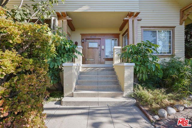 656 Parkman Avenue, Los Angeles CA: https://media.crmls.org/mediaz/1cd27f63-bef9-448f-80a7-6e56fc3bfae1.jpg