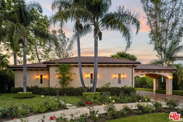13845 Magnolia Boulevard, Sherman Oaks CA: https://media.crmls.org/mediaz/1cd30b82-8075-45cb-92ca-b610fb48bc81.jpg