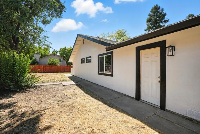 1190 Rio Norte Way, Sacramento CA: https://media.crmls.org/mediaz/1cd36de0-6e1f-480f-a5dc-6b6b00b3cbb5.jpg