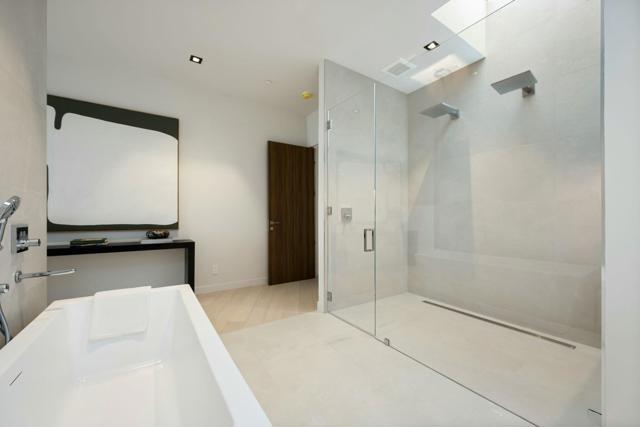 2085 Desert Flower Court, Palm Springs CA: https://media.crmls.org/mediaz/1cd48deb-056c-4a7a-9d7d-4a075ea04052.jpg