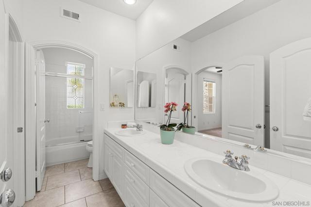 616 Marlin Ln, Carlsbad CA: https://media.crmls.org/mediaz/1cd4997d-e4e7-4c00-9160-e2dc3accf489.jpg