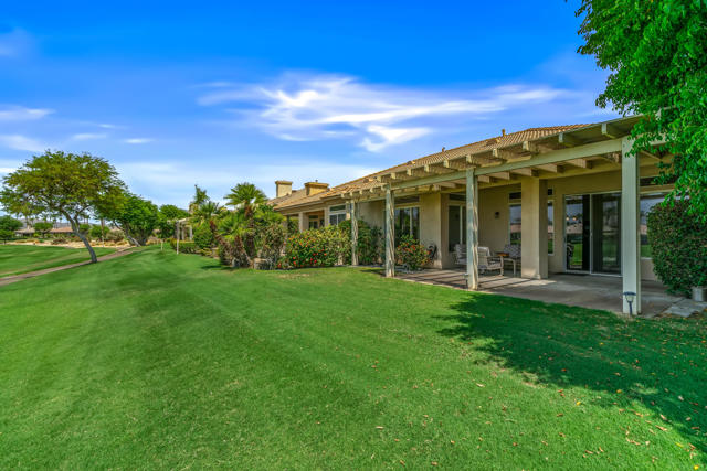 44591 S Heritage Palms Drive, Indio CA: https://media.crmls.org/mediaz/1cd4c8ef-a11a-45fc-810f-64ff80edb152.jpg