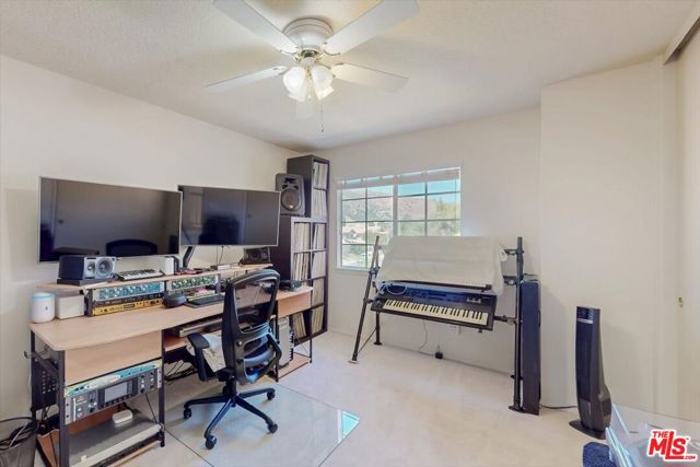 12119 Falcon Crest Way, Porter Ranch CA: https://media.crmls.org/mediaz/1cd4e3a1-ce7e-461c-bdb5-e2e0a3b431a5.jpg