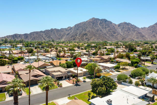 51864 Avenida Mendoza, La Quinta CA: https://media.crmls.org/mediaz/1cd4f7e1-825c-4036-945f-1405fc4e2b43.jpg