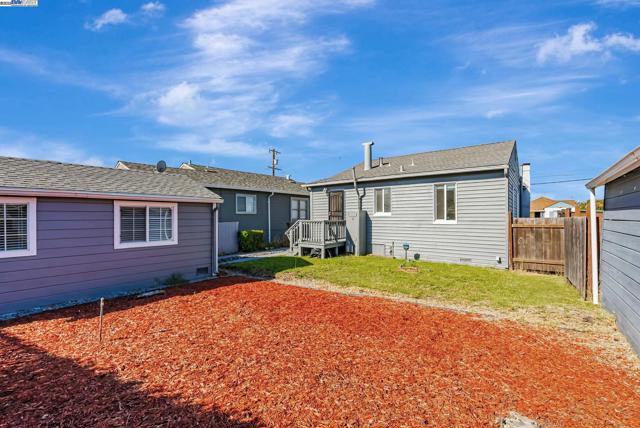 10500 Byron Ave, Oakland CA: https://media.crmls.org/mediaz/1cd589c4-6128-4dc6-8069-098874dae26a.jpg