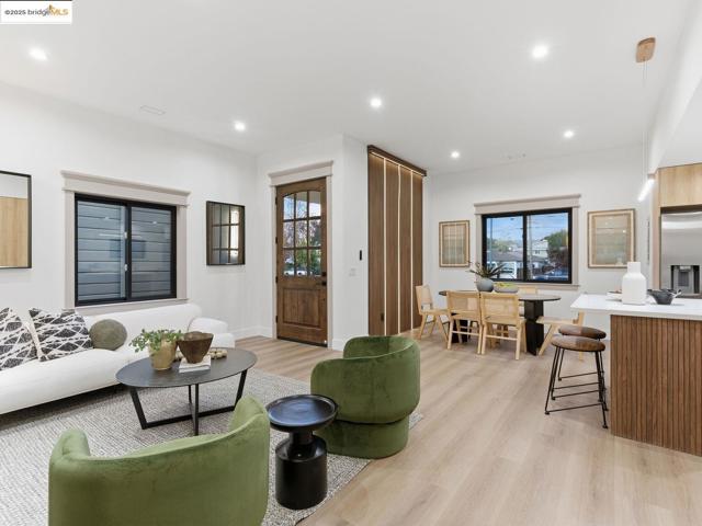 3274 Encinal Ave, Alameda CA: https://media.crmls.org/mediaz/1cd5d34b-2b08-4f1d-868b-95d2c9fdfb39.jpg