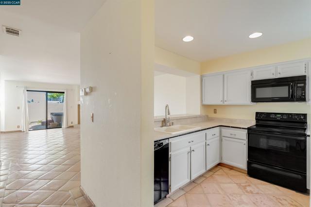 171 Nantucket Ln, Vallejo CA: https://media.crmls.org/mediaz/1cd5f802-3d96-4758-9b36-a9f06487174f.jpg