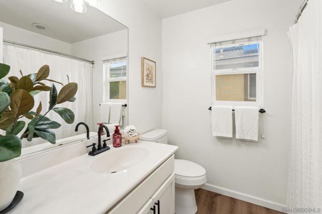 1625 Magnolia Circle, Vista CA: https://media.crmls.org/mediaz/1cd6fa98-634b-4ec1-8e50-f46572593711.jpg