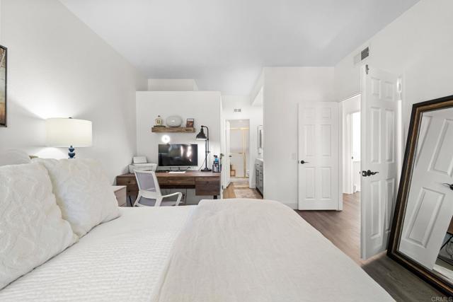 3575 Cameo Drive, Oceanside CA: https://media.crmls.org/mediaz/1cd7c0ee-5ac3-4d40-ac96-0a7cd9bd8525.jpg