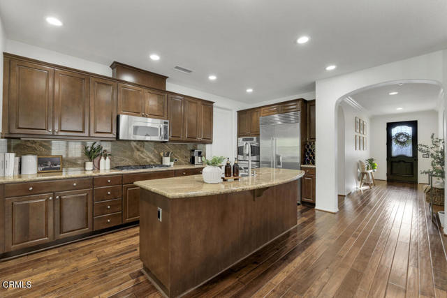 11806 Ricasoli Way, Porter Ranch CA: https://media.crmls.org/mediaz/1cd82b2e-c11c-41d8-b9f5-aa271e552382.jpg