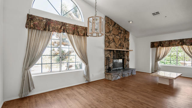 8582 Frontera Avenue, Yucca Valley CA: https://media.crmls.org/mediaz/1cd83ac0-5322-4890-afde-e23f4eadd63e.jpg