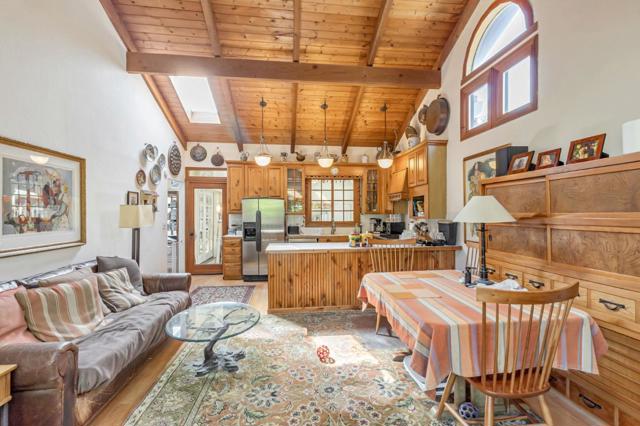 1025 Tamarind Street, Montara CA: https://media.crmls.org/mediaz/1cd88bff-4dcd-4cb9-86ea-896eaf516994.jpg