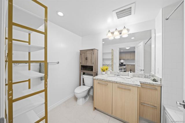 1431 Pacific Hwy, San Diego CA: https://media.crmls.org/mediaz/1cd8c005-f076-4918-b00c-3f2b6f0a1470.jpg