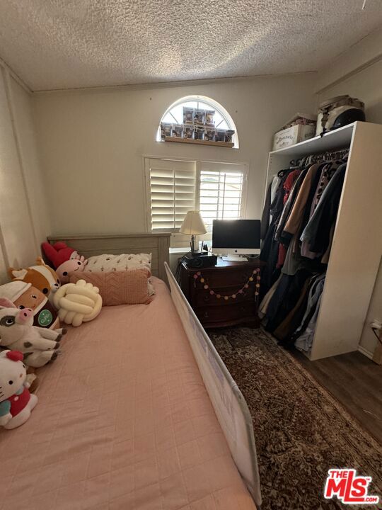 25000 Hawkbryn Avenue, Newhall CA: https://media.crmls.org/mediaz/1cd8cdce-3dd2-4e70-9bdf-b5f94b37e4ab.jpg
