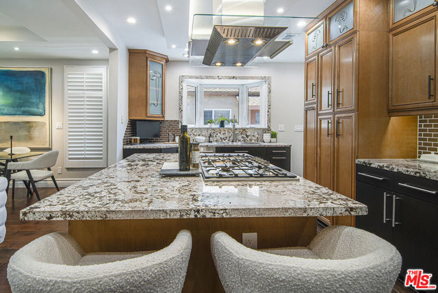 1067 Hi Point Street, Los Angeles CA: https://media.crmls.org/mediaz/1cd91007-a377-40bc-aa75-c01d48ecdcef.jpg