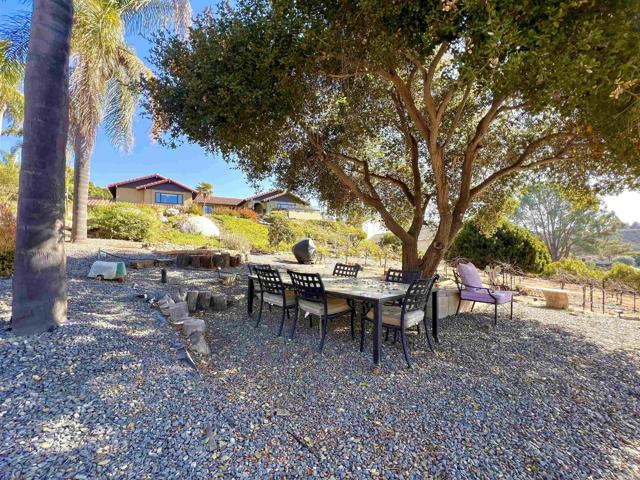 2073 Elevado Rd, Vista CA: https://media.crmls.org/mediaz/1cd92f10-1479-4279-9376-f8fd27797467.jpg