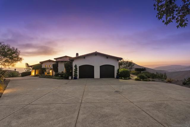7778 Camino Sin Puente, Rancho Santa Fe CA: https://media.crmls.org/mediaz/1cd9df06-856f-4de1-897b-89f29b692609.jpg