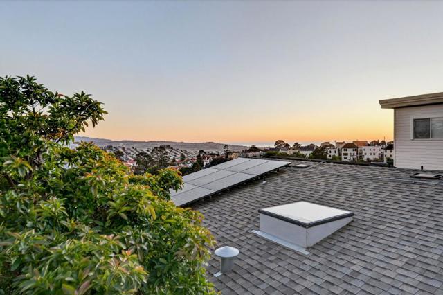 72 Cresta Vista Drive, San Francisco CA: https://media.crmls.org/mediaz/1cd9f4c7-bdcb-4171-8929-3e194712640f.jpg